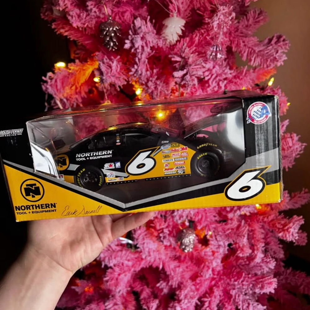 Action #6 Erik Darnell 1:24 Northern Tools NASCAR Roush Racing New Stock 2009